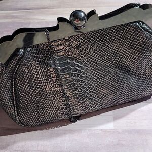 Santa Lolla Women's Over-the-shoulder/Clutch Faux Alligator Handbag